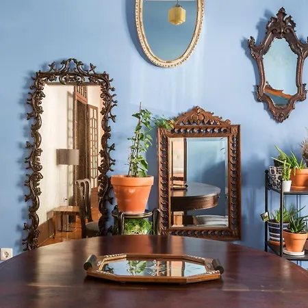 Charming In A 19th Century Building דירה