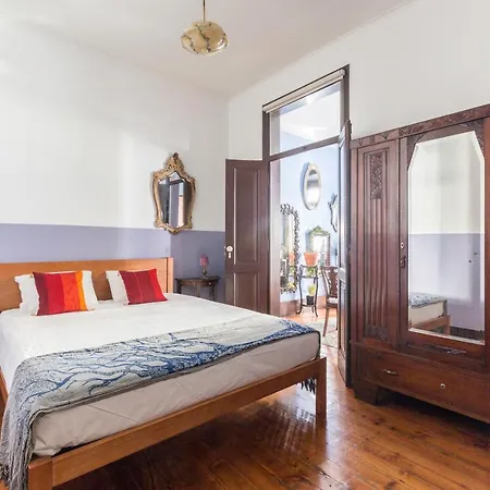 Charming In A 19th Century Building דירה *