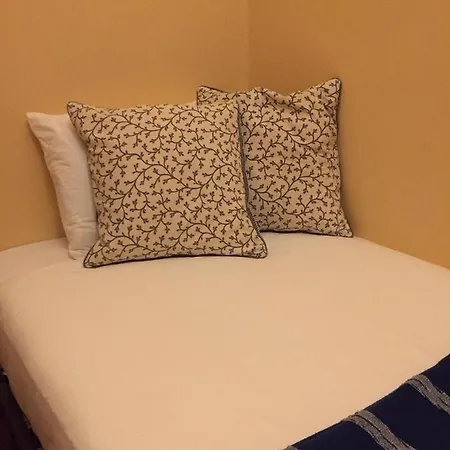 Charming In A 19th Century Building ליסבון